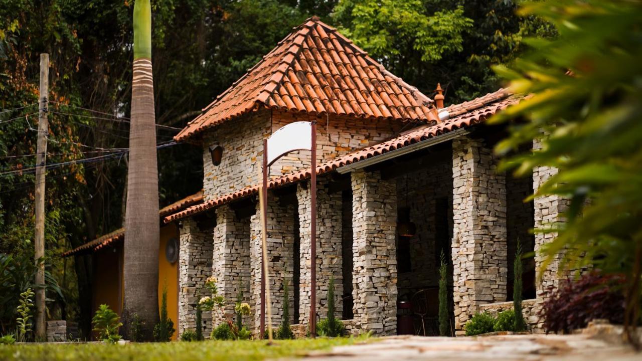 Pousada Villa Das Pedras Pirenopolis Bagian luar foto